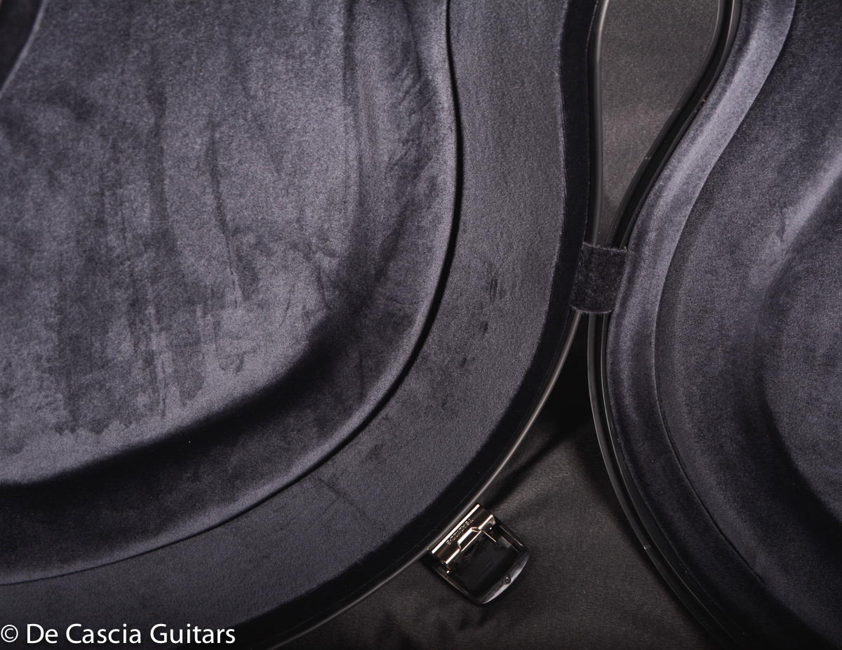 A-402, De Cascia Carbon Fiber Case - Image 11