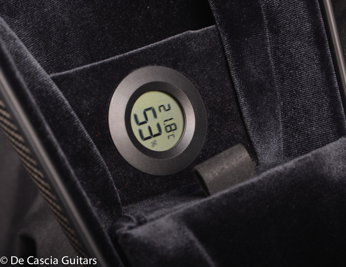 A-402, De Cascia Carbon Fiber Case - Image 22